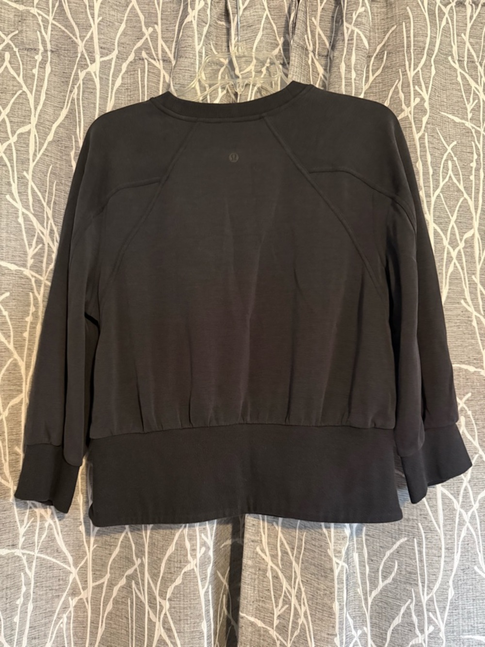 Lululemon Women’s Crew Neck Black sweatshirt size 10 - Picture 3 of 4